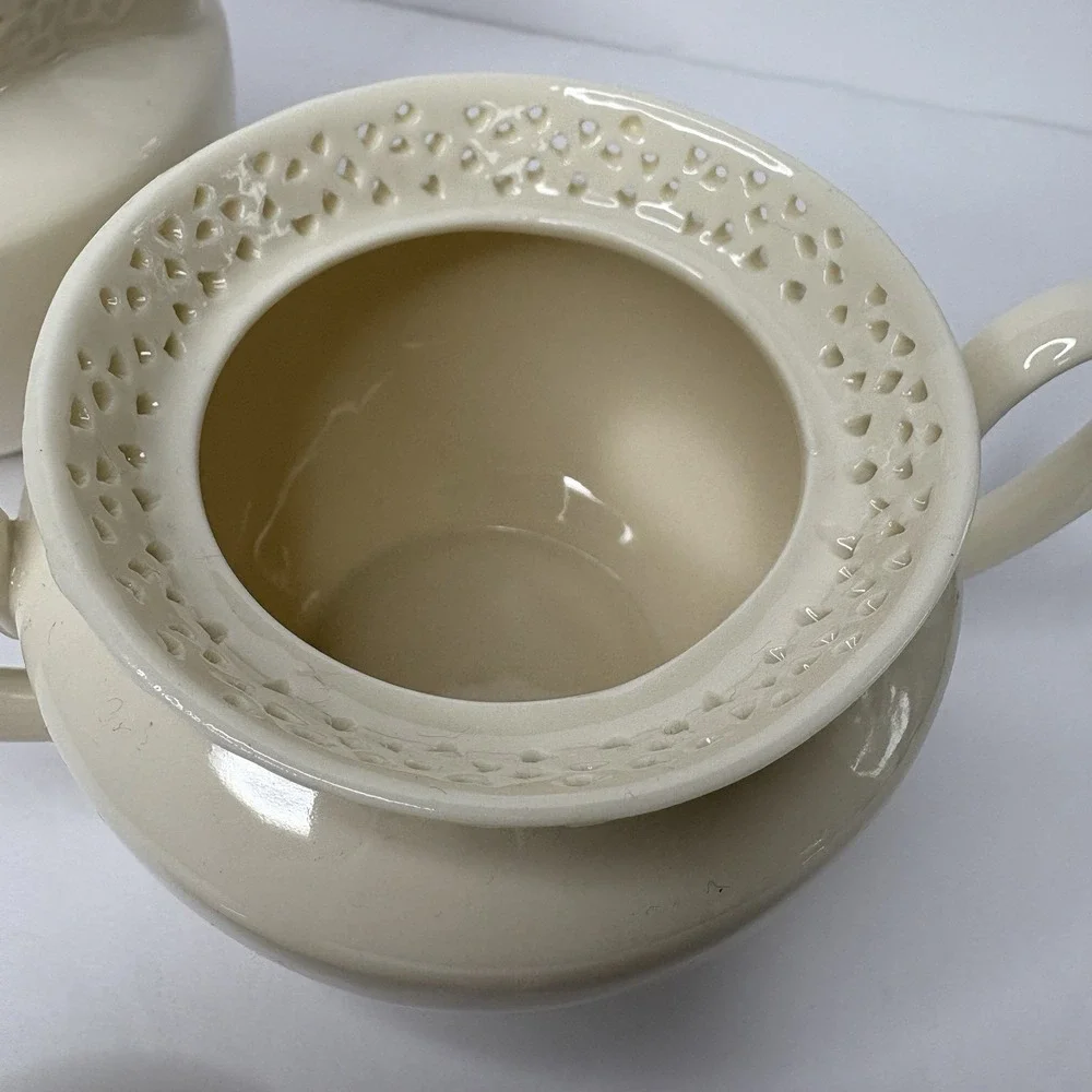 L. Godinger Cream Lace Embossed 4